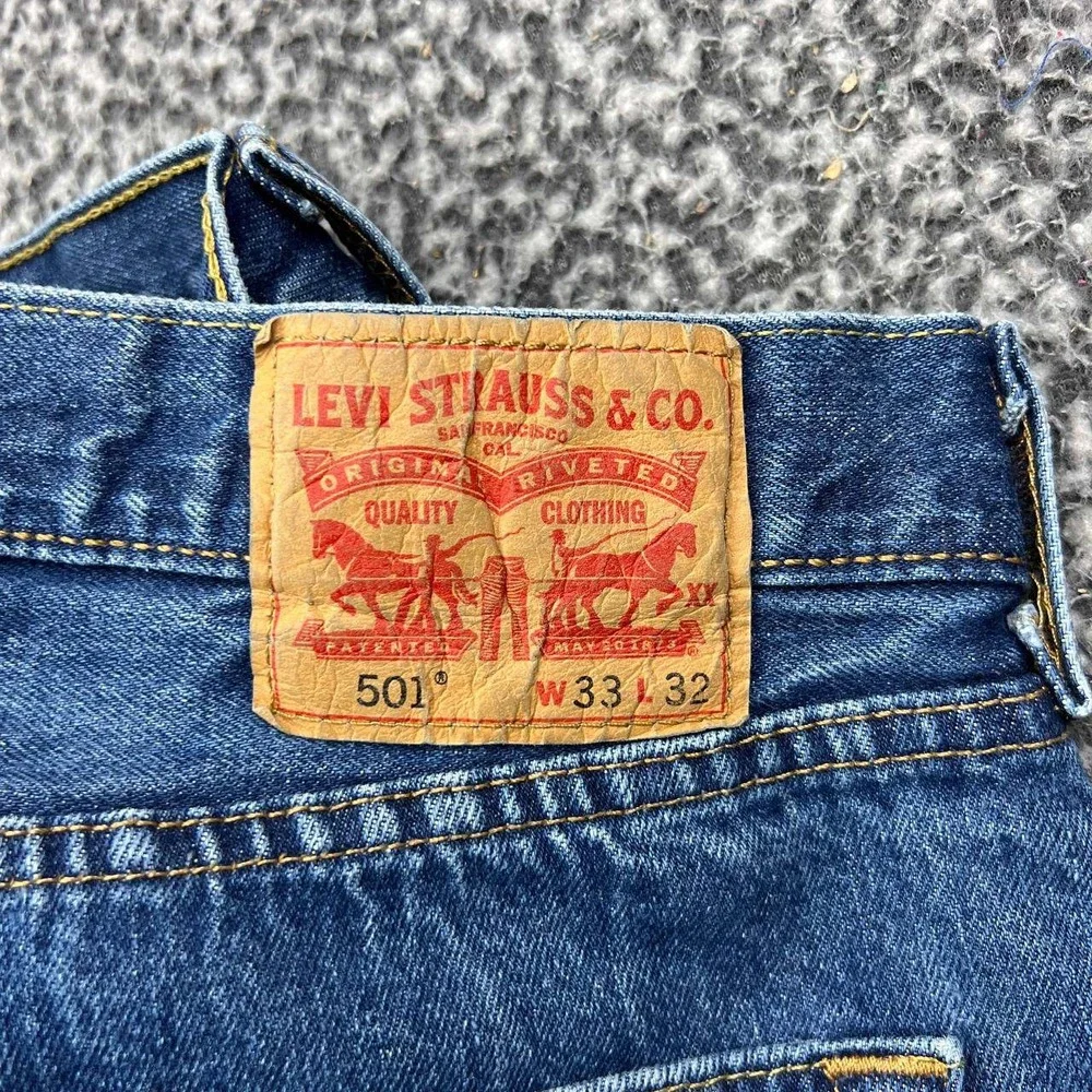 Levis 501 Jeans Men 33x32 Blue Denim Straight Leg Button Fly Original Fit